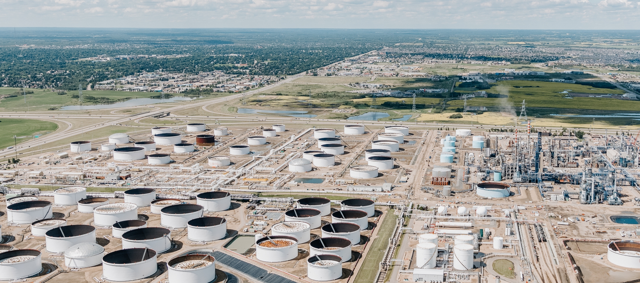 Birds-eye-view of an oil refinery site.